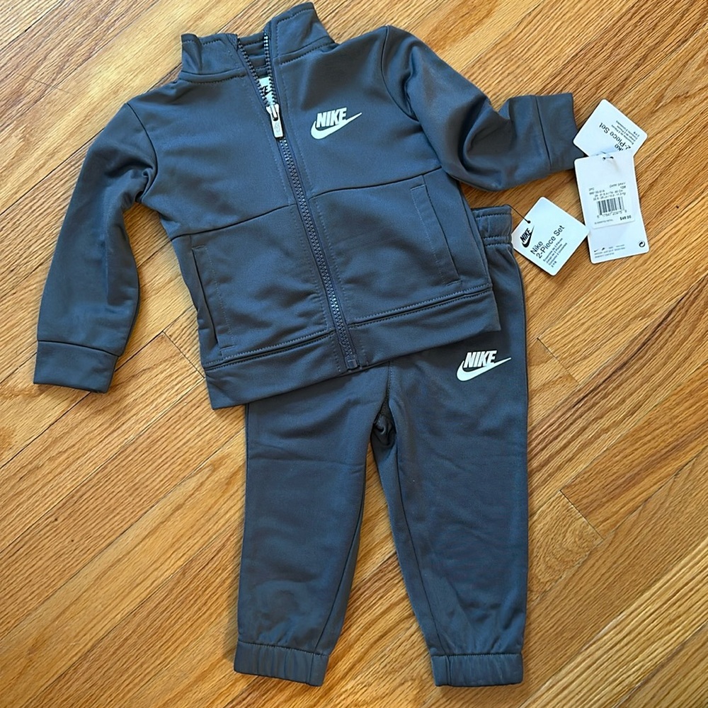 ⬇️REDUCED PRICE⬇️NWT Infant Nike track suit